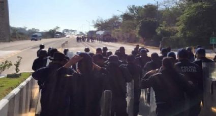 Desalojan a normalistas que bloqueaban la autopista San Cristóbal-Tuxtla Gutiérrez
