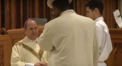 Agreden a obispo cubano mientras oficiaba misa en Nueva Jersey