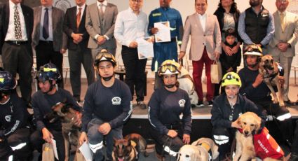 Reconocen a binomios caninos de la UNAM por su labor de rescate (FOTOS)