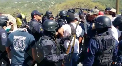 Desarman y detienen a 20 policías comunitarios en Chilpancingo (VIDEO)