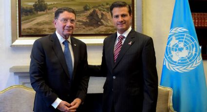EPN condecora con el Águila Azteca al secretario general de la OMT