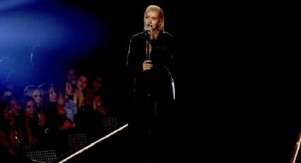 Christina Aguilera rinde emotivo tributo a Whitney Houston (VIDEO) 