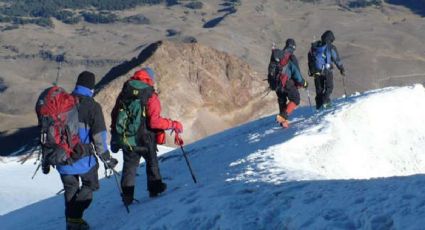 Rescatan a 4 de los 5 alpinistas atrapados en el Pico de Orizaba