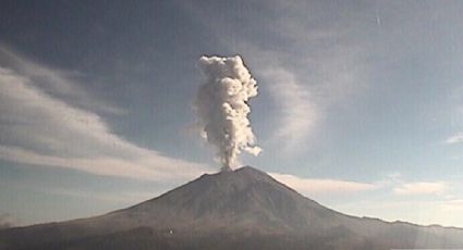 Popocatépetl emite fumarolas de 2 kilómetros de altura (VIDEO)