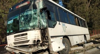 Al menos 19 lesionados tras choque de camión de pasajeros en Jalisco