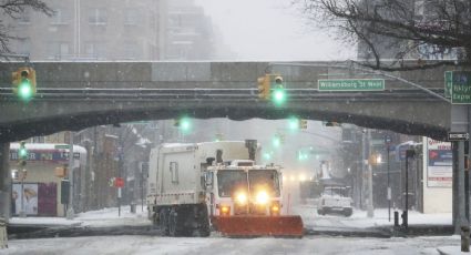 Se recupera NY de tormenta invernal; 70% de servicios aéreos fueron cancelados