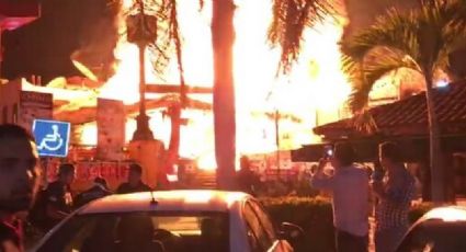 Incendio consume tres negocios en Zihuatanejo