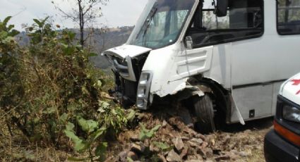 Autobús arrolla a vehículos en Malinalco, Edomex; siete heridos