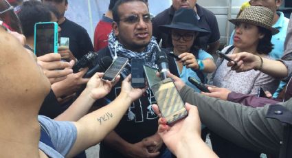 Inician padres de los 43 de Ayotzinapa plantón indefinido