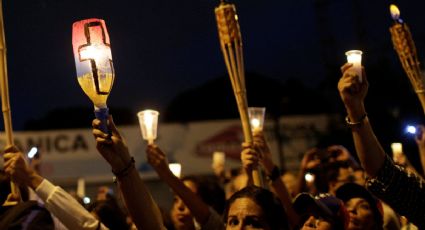 'Marcha de las Luces' por los caídos en Caracas, Venezuela