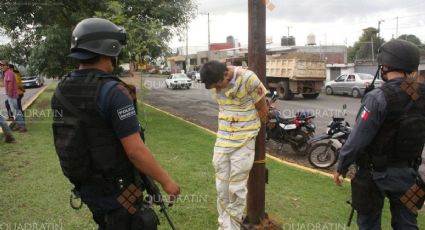 Golpean y amarran a un poste a presunto ladrón en Uruapan, Michoacán