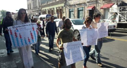 Marchan en silencio por violencia contra periodistas; exigen localización de Salvador Adame