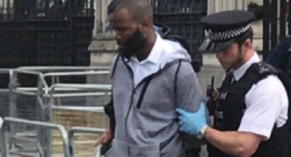 Policía detiene a sujeto armado con cuchillo cerca del Parlamento en Londres