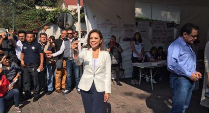 Vázquez Mota emite su voto y pide romper con el abstencionismo