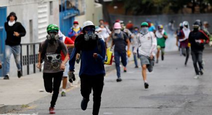Venezolanos abandonan su país por crisis política 