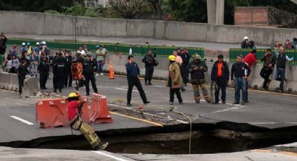 Continúan labores de rescate de dos personas en socavón de Cuernavaca