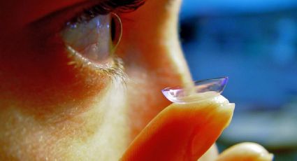Médicos encuentran 27 lentes de contacto en el ojo de una mujer 