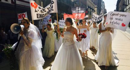 Protestan novias engañadas contra hombres infieles; exigen 'La ley del corazón'