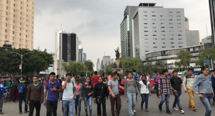 Con marcha, un millar de normalistas rurales demandan fin a la represión