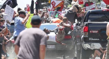 Auto embiste a multitud tras enfrentamiento entre manifestantes en Charlottesville, EEUU