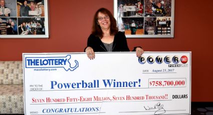 Mujer en EEUU gana premio récord de 758.7 mdd en lotería