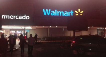 Diez individuos roban y golpean a empleados de seguridad de Wal Mart 