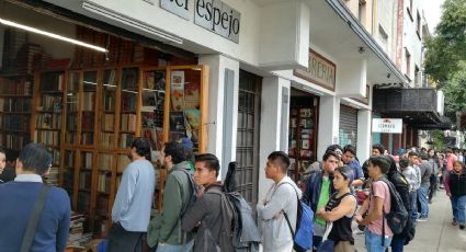 Gran convocatoria en remate de libros de librería afectada por sismo en la Roma 