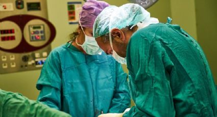 Un año de trabajo social para cirujano que grabó sus iniciales en los hígados de pacientes 