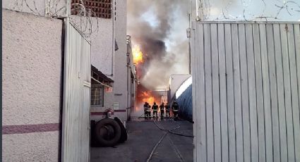 Se registra incendio en una fábrica en Eje 2 Norte, Cuauhtémoc 