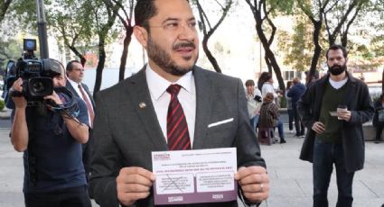 Martí Batres vota a favor de Santa Lucía