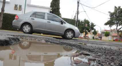 Cae con su motocicleta a un 'mega bache' en Sonora y pierde la vida