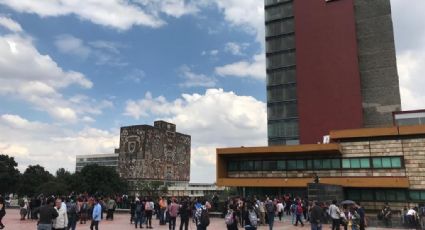 Estudiantes de la UNAM realizan plantón de seis horas en la Torre de Rectoría