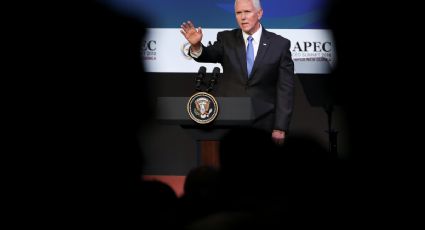 Mike Pence amenza a China con más aranceles sino cambia su política 