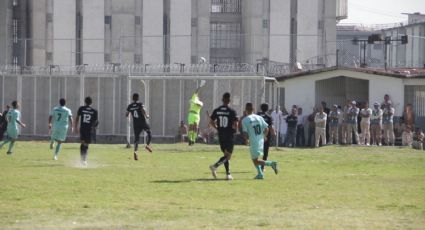 Disputan internos del penal Santa Martha final de futbol con el Heroico Colegio Militar