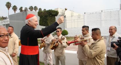 Arzobispo Aguiar visita a internos del reclusorio oriente