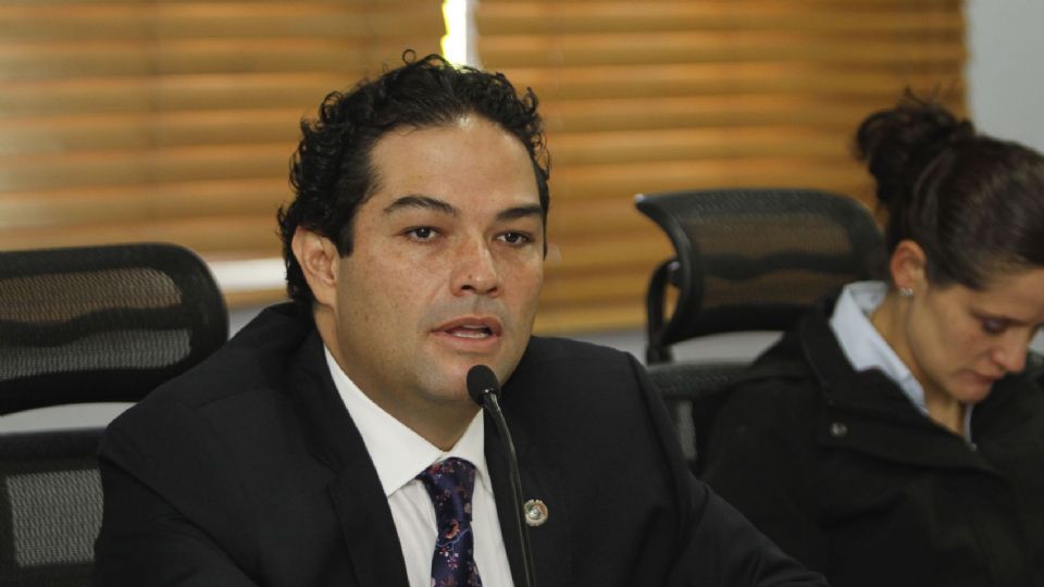 El panista, Enrique Vargas, se hace a un lado en la aspiración a ser candidato para el gobierno del Edomex.