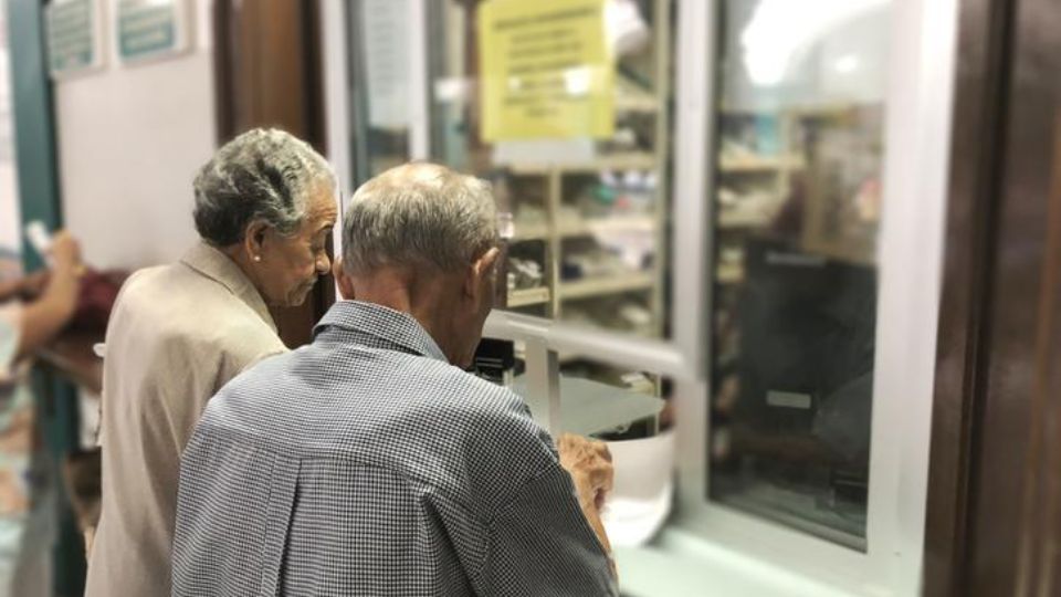 Las Farmacias Bienestar estarán junto a las sucursales del Banco Bienestar, ofreciendo servicios médicos a los pensionados.