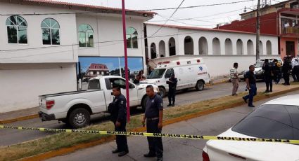 Balean Palacio Municipal de Matías Romero, Oaxaca; muere un policía