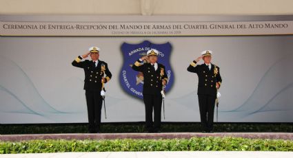 Almirante Carbajal recibe Mando de Armas del cuartel general de la Armada