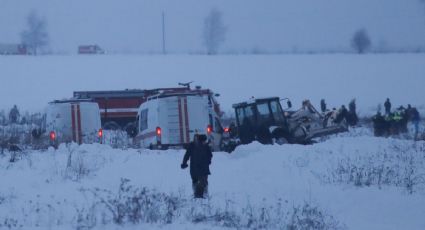 Recuperan caja negra de avión ruso accidentado cerca de Moscú