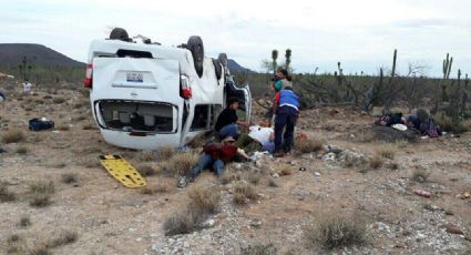 Vuelca camioneta donde viajaba Marichuy; se reporta un muerto