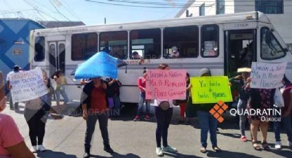 Padres de familia piden seguridad en escuelas; bloquean calles de Oaxaca