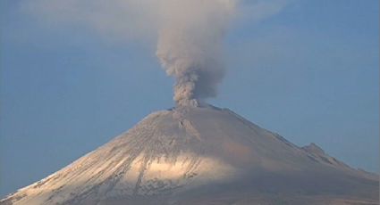 Volcán Popocatépetl emite fumarola de mil 800 metros de altura (VIDEO)