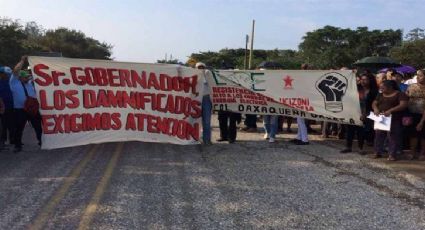 Bloquean carreteras y toman oficinas en Oaxaca; exigen respuesta del gobierno