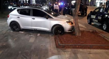 Detienen a automovilista que circulaba sobre banqueta de la Alameda Central (VIDEO)