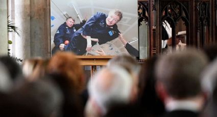 Cientos de personas despiden a Hawking en Universidad de Cambridge