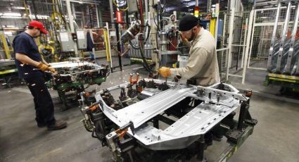 Producción industrial crece 0.7% anual en febrero: Inegi 
