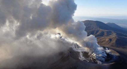 Entra en erupción volcán en Japón por primera vez en 250 años 