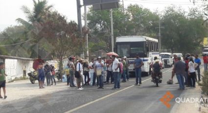 CETEG bloquea carretera federal Acapulco-Zihuatanejo