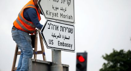 Instalan carteles que indican dirección de embajada de EEUU en Jerusalén (FOTOS)